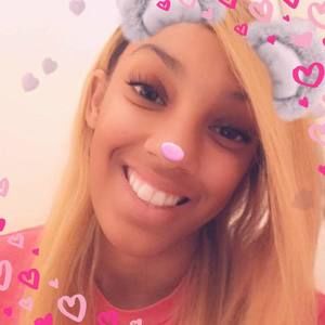 Meet your Posher, Caitlin